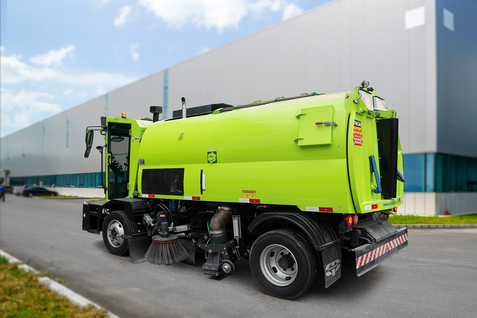 Varredeira para Serviços Pesados em Grandes Áreas